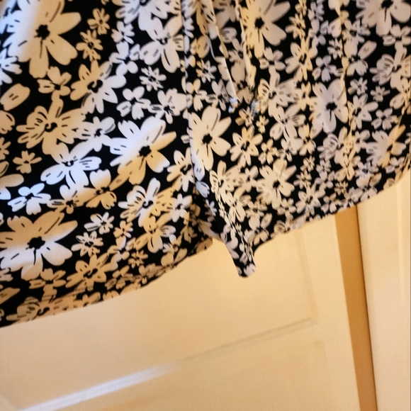 Kaleigh Keeney Knit Floral Black and White Romper - Picture 9 of 10